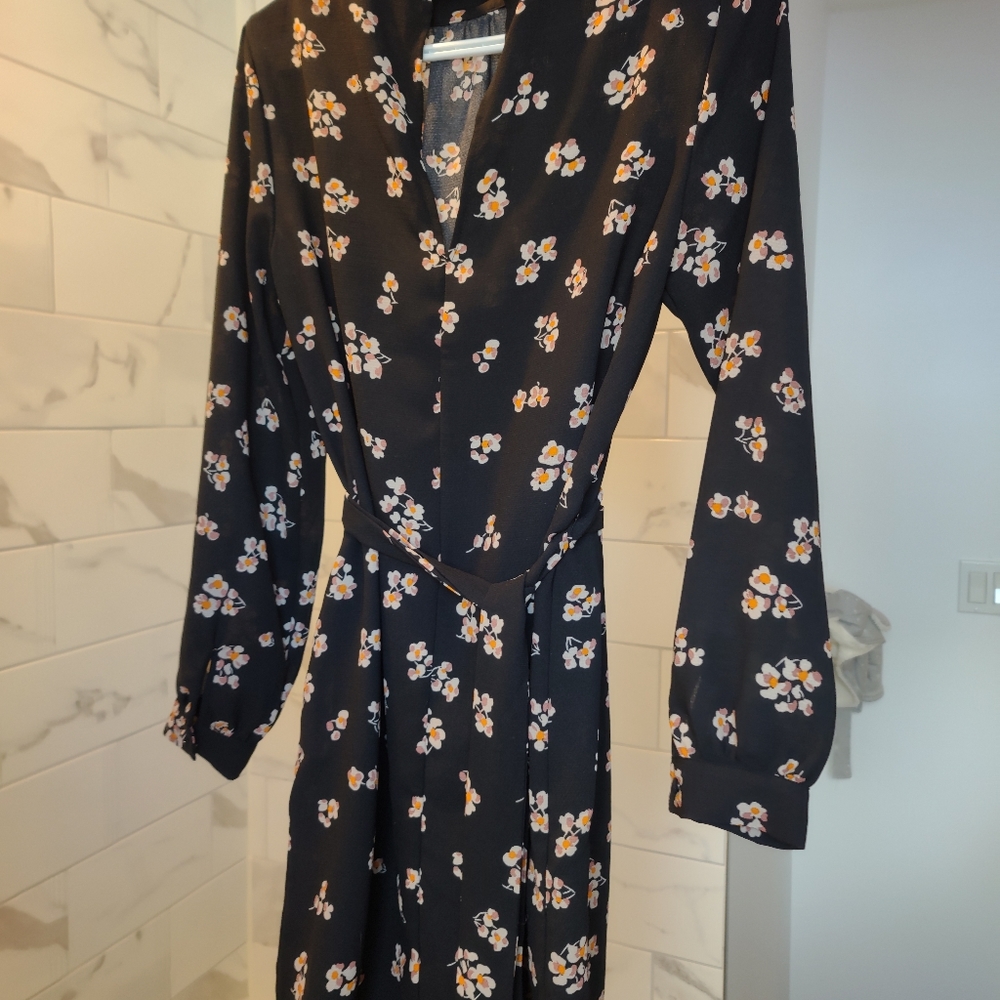 Black Floral Print Long sleeve mini dress - Picture 2 of 3